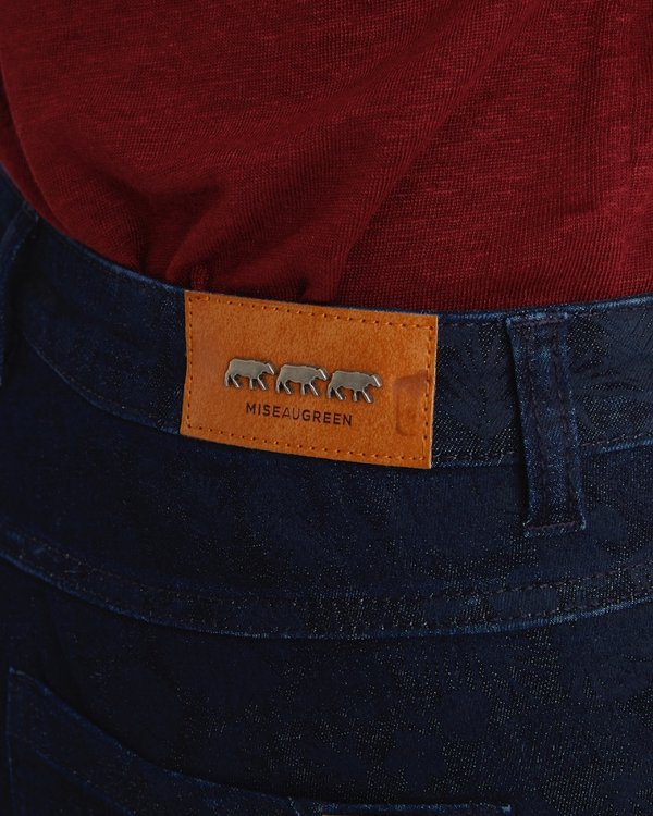 Jean imprimé ton sur ton en coton bleu Jean imprimé ton sur ton en coton bleu