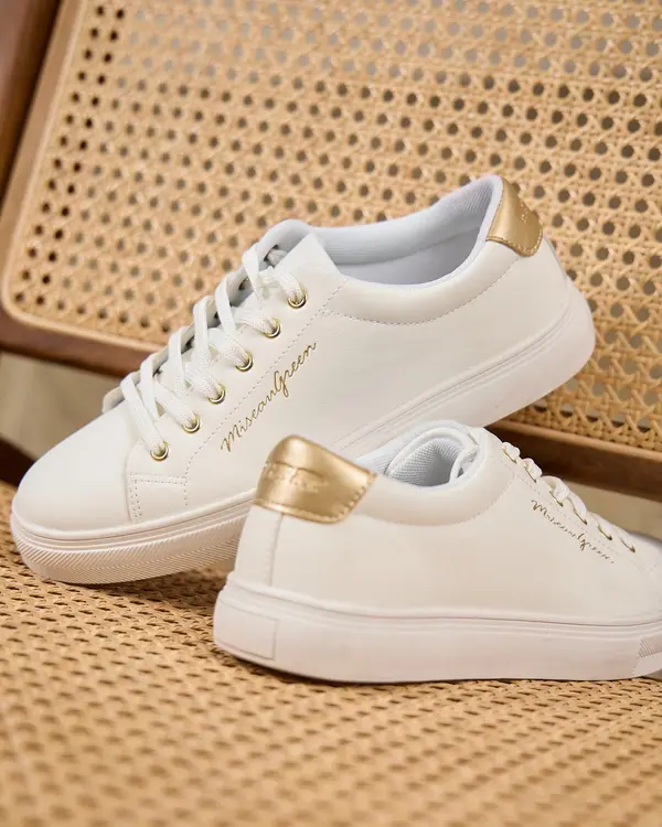 Baskets unies à lacets