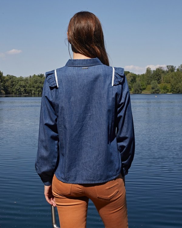 Chemisier col V volantée en denim à manches longues bleu Chemisier col V volantée en denim à manches longues bleu