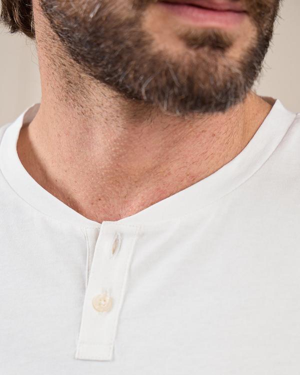 T-shirt col tunisien blanc