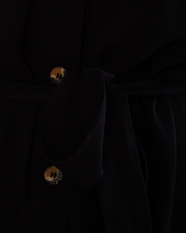 Robe courte légère boutonnée en viscose Ecovero noir