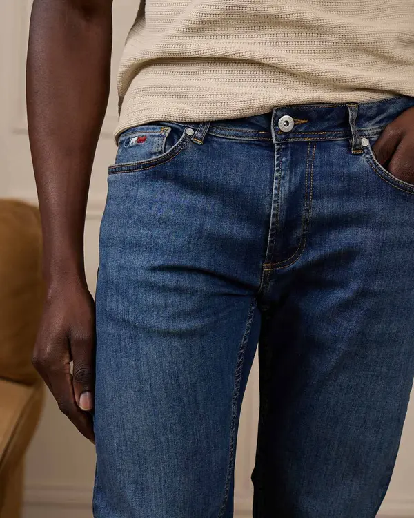 Jean coupe ajustée bleu