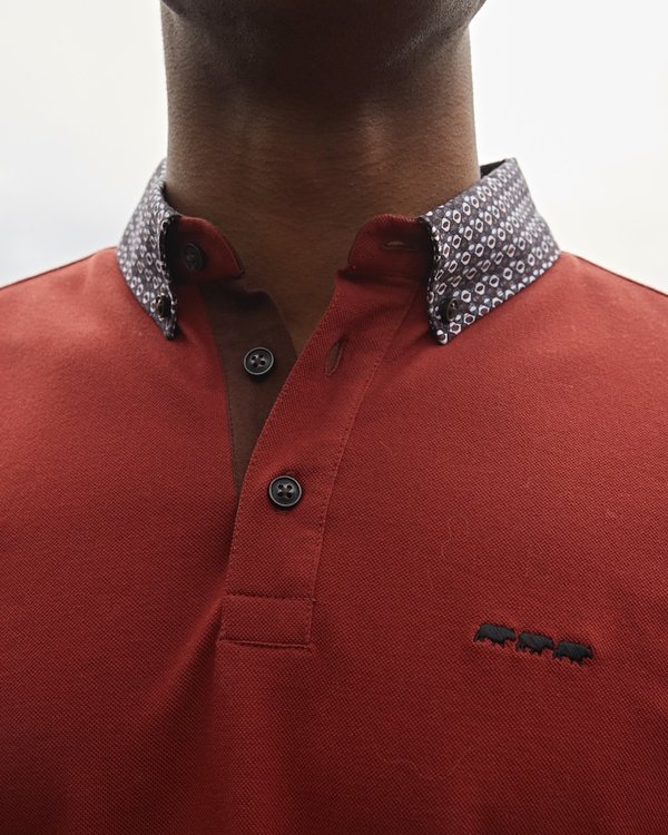 Polo manches longues col chemise à motifs rouge