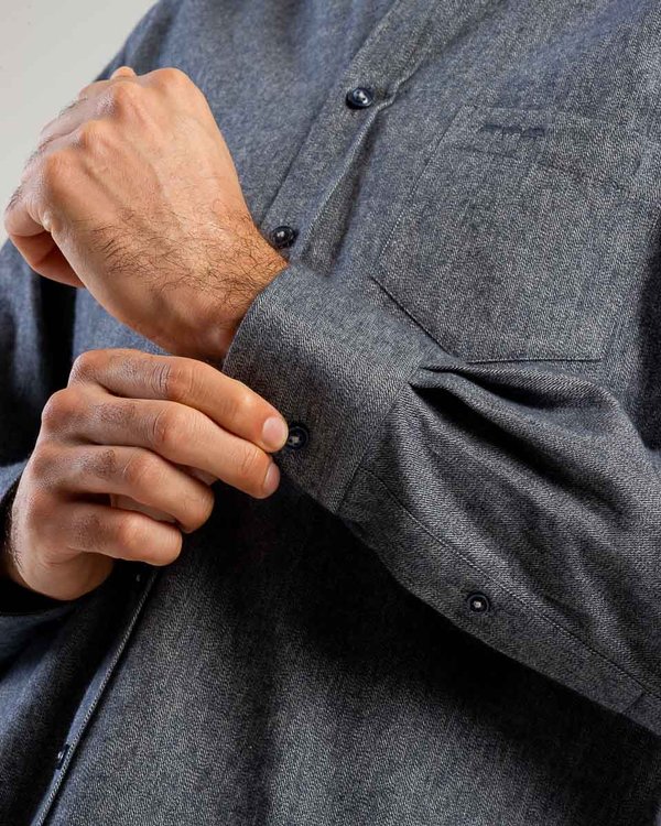 Chemise unie à manches longues 100% coton bleu Chemise unie à manches longues 100% coton bleu