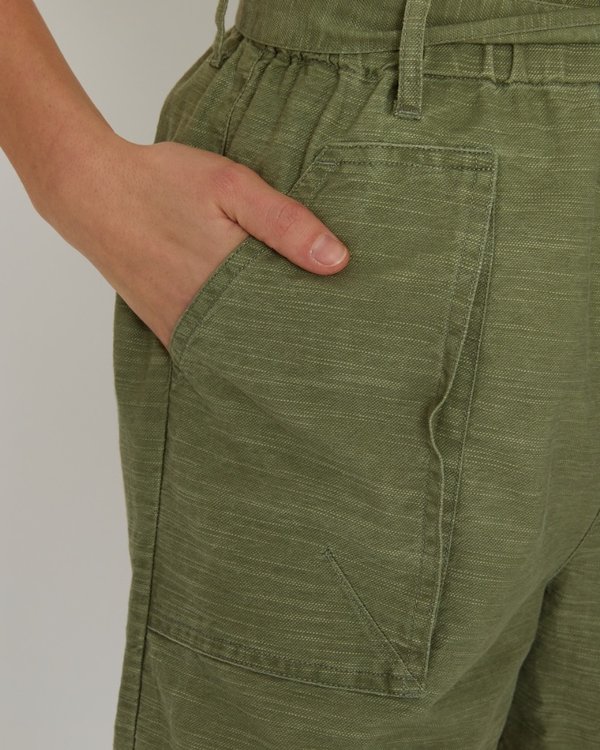 Short paperbag taille haute froncée en coton vert