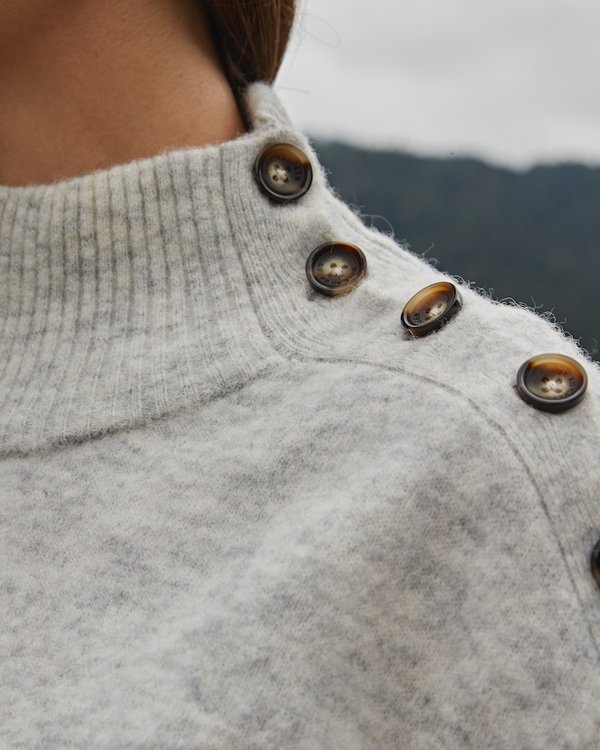 Robe pull col roulé boutonné en alpaga gris