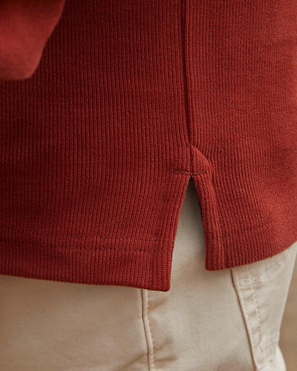 Polo manches longues regular fit à épaulettes marron Polo manches longues regular fit à épaulettes marron