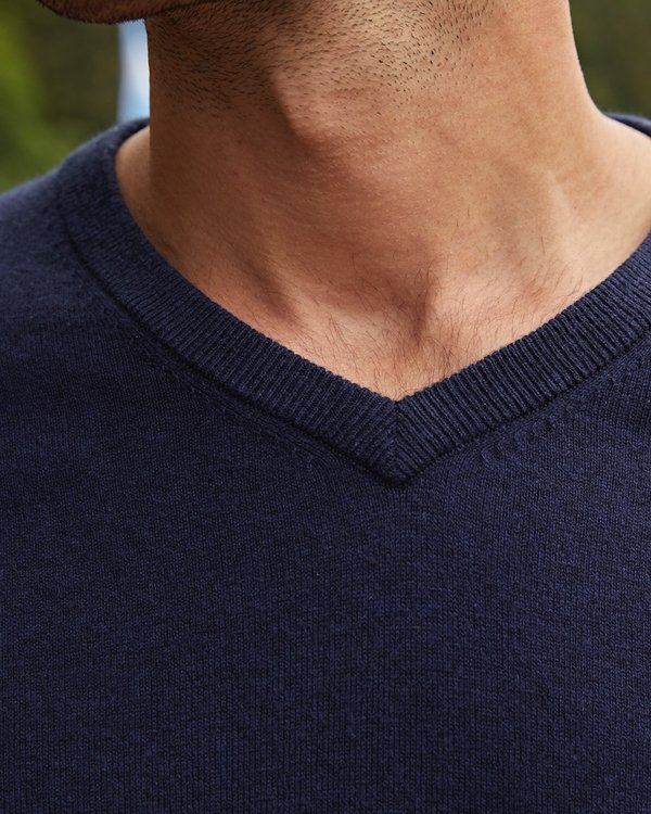 Pull Gabin regular manches longues uni col V coton cachemire bleu Pull Gabin regular manches longues uni col V coton cachemire bleu