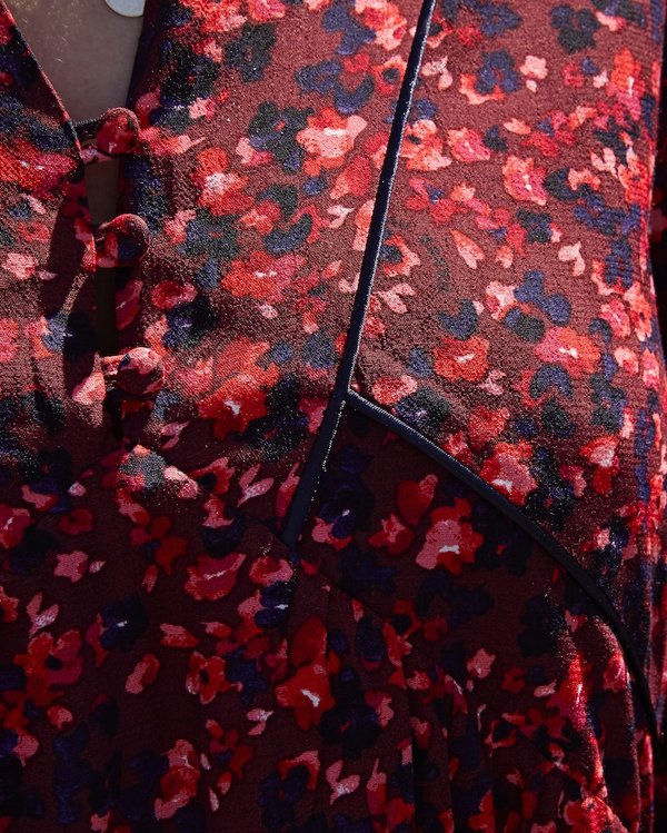 Robe courte imprimée fluide détails smockés rouge Robe courte imprimée fluide détails smockés rouge