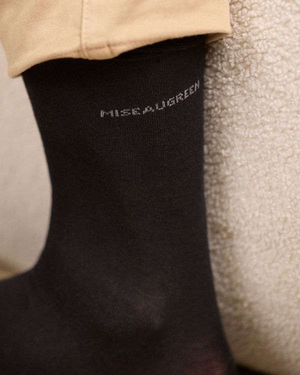 Chaussettes unies en bambou noir Chaussettes unies en bambou noir