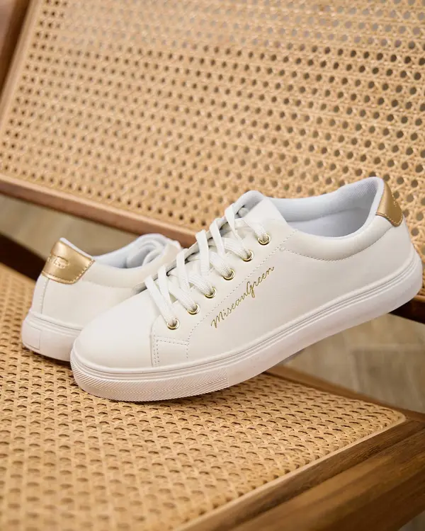 Baskets unies à lacets