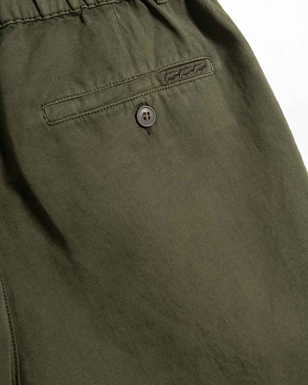 Bermuda coupe chino uni en coton et lin vert