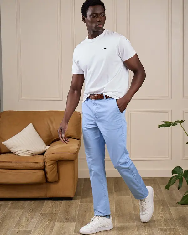 Chino coupe ajustée bleu