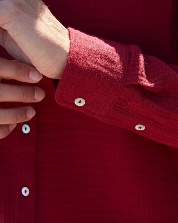 Chemisier Eva en gaze de coton poche poitrine rouge Chemisier Eva en gaze de coton poche poitrine rouge
