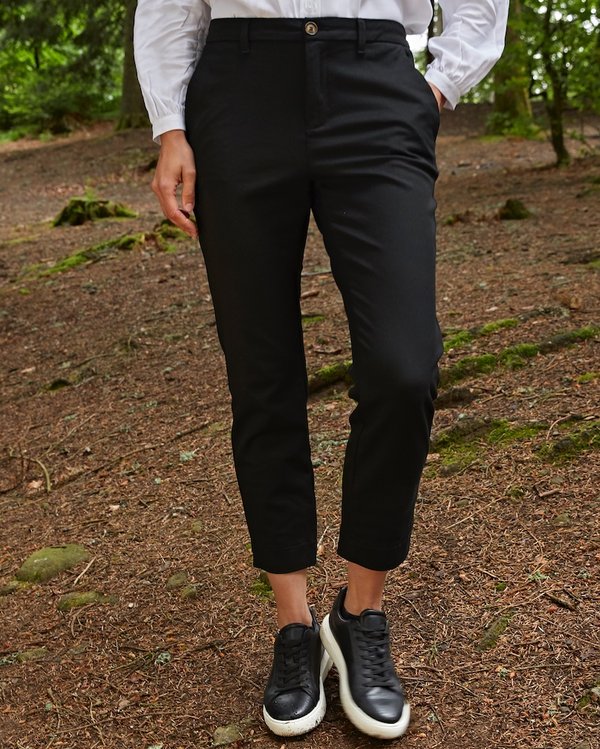 Pantalon 7/8 coupe confort fausses poches arrière noir