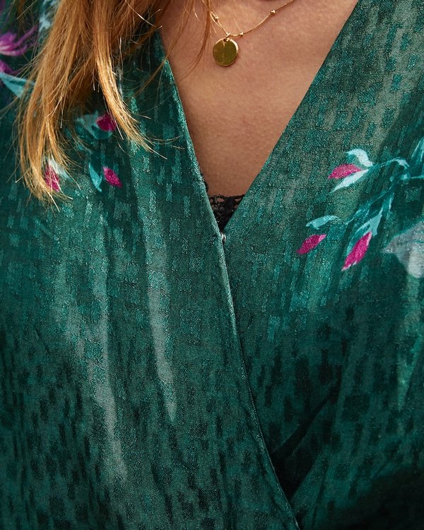Robe portefeuille imprimé fleuri volantée en jacquard viscose vert Robe portefeuille imprimé fleuri volantée en jacquard viscose vert