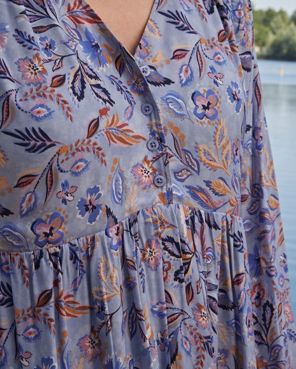 Robe courte évasée imprimée col V en viscose bleu Robe courte évasée imprimée col V en viscose bleu