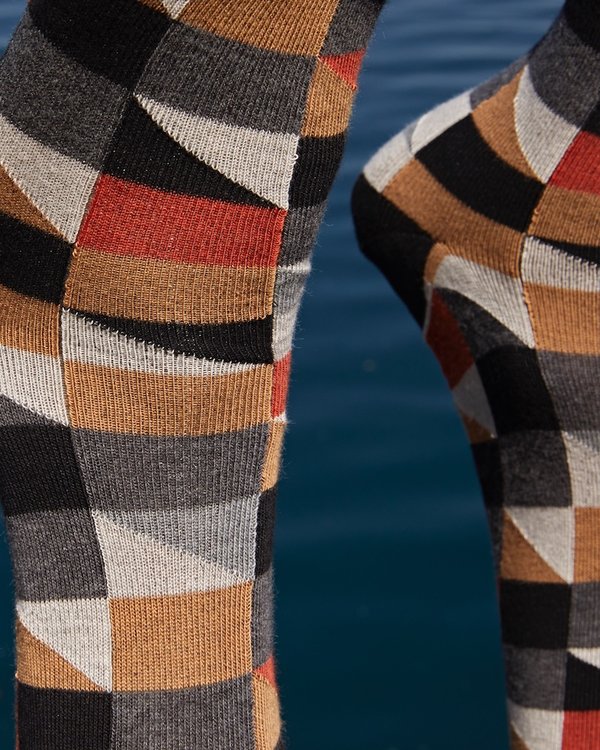 Chaussettes à carreaux multicolores en coton gris