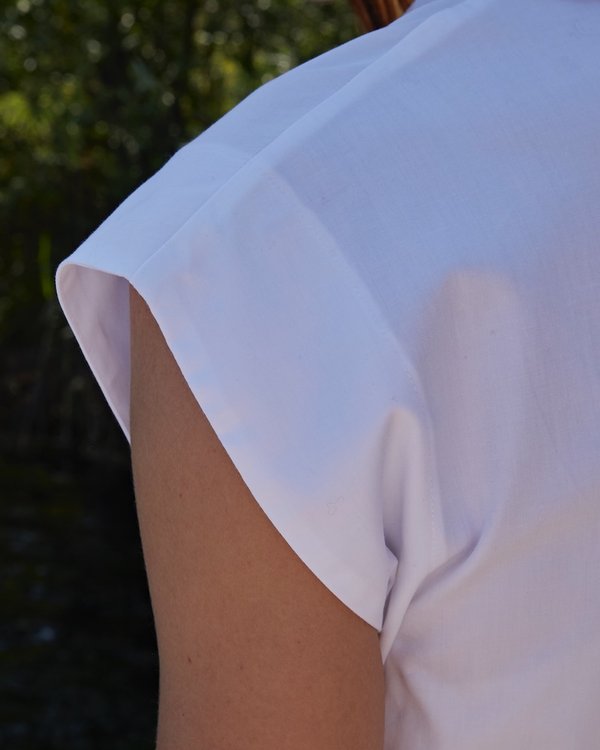 Chemisier uni à manches courtes broderie 3 vaches blanc Chemisier uni à manches courtes broderie 3 vaches blanc