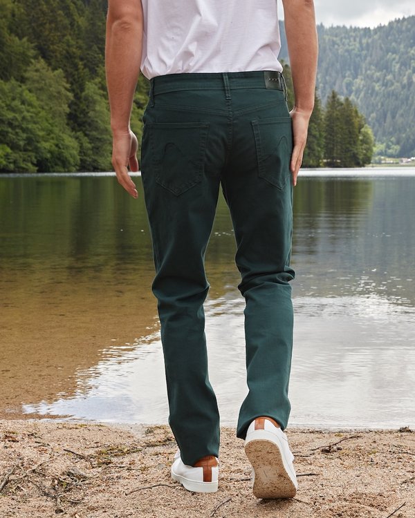 Pantalon coupe modern fit 5 poches matière confort vert Pantalon coupe modern fit 5 poches matière confort vert