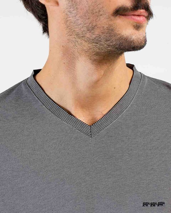 T-shirt col V uni à manches longues broderie trois vaches gris T-shirt col V uni à manches longues broderie trois vaches gris