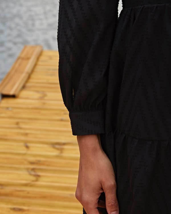 Robe plumetis chevrons unis col chemise noir Robe plumetis chevrons unis col chemise noir