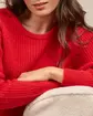 Pull aux détails ajourés rouge